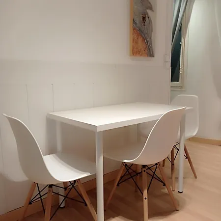 Two Private Available In The Center Metro L5 & L1 Guest house *