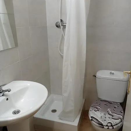 Guest house Two Private Available In The Center Metro L5 & L1 Barcelona