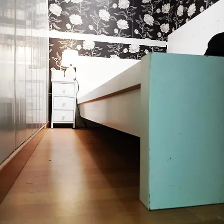 Two Private Available In The Center Metro L5 & L1 * Barcelona