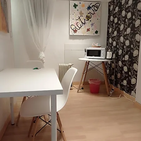 Guest house Two Private Available In The Center Metro L5 & L1